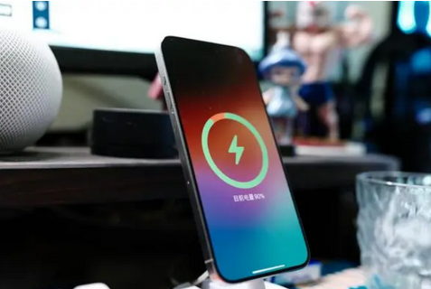 建平苹果15换屏服务分享用什么充电器给iPhone15充电更好 